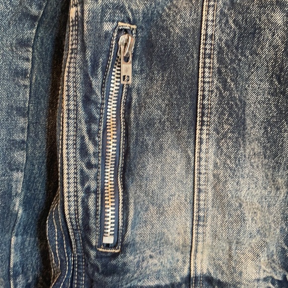 Veikeno jean jacket. Distressed denim. - Picture 3 of 4